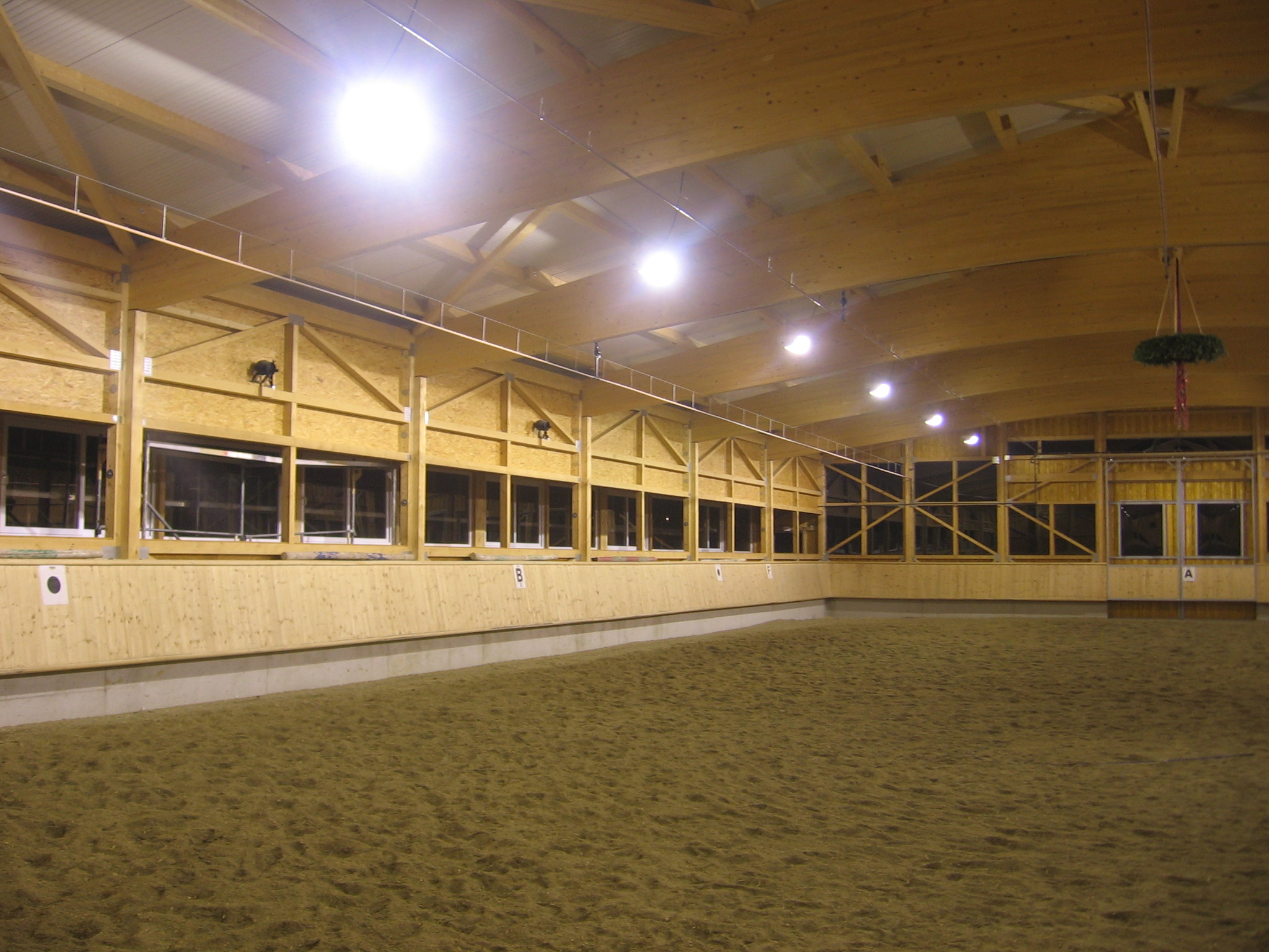 Rijhal Eberhardzell Stallbeleuchtung Pferde Stalverlichting Paarden d’éclairage Équin barn lighting Horses